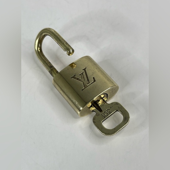 Louis Vuitton lock and key # 301 - Picture 4 of 5